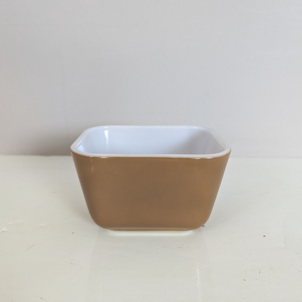 Vintage Pyrex 501-B Refrigerator Dish – Brown & White – 1970s Earth Tones – 1.5